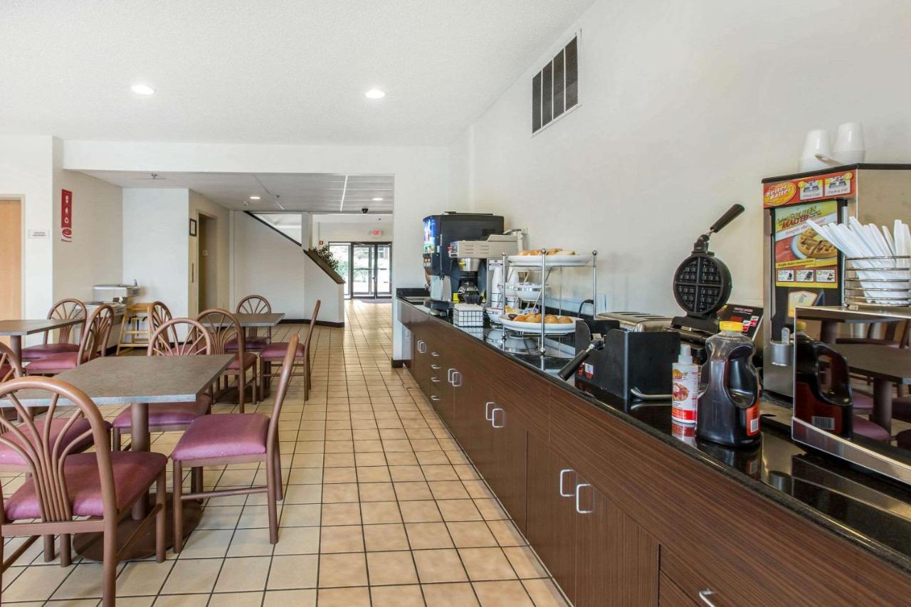 Econo Lodge Inn & Suites Peoria Illinois 외부 사진