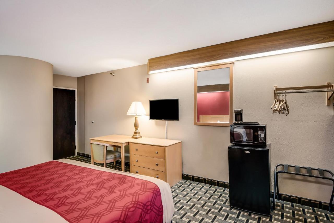 Econo Lodge Inn & Suites Peoria Illinois 외부 사진