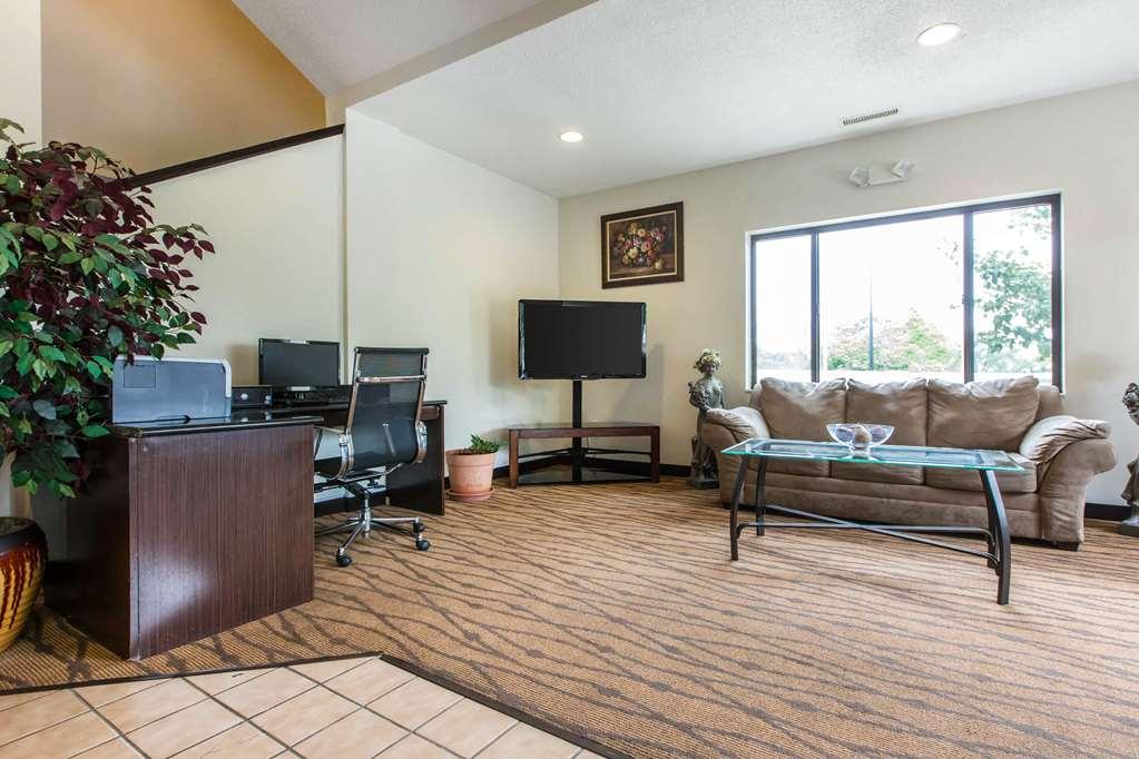 Econo Lodge Inn & Suites Peoria Illinois 내부 사진