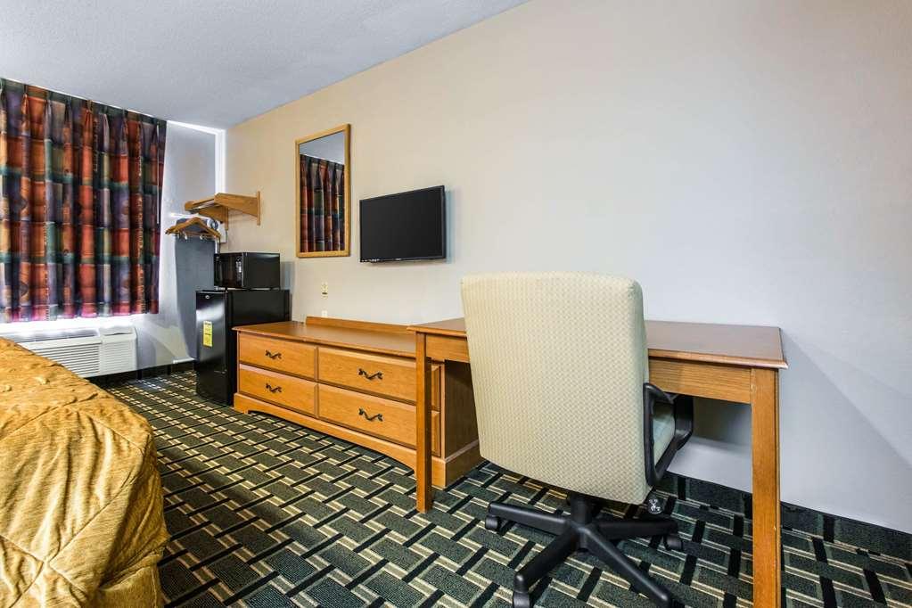 Econo Lodge Inn & Suites Peoria Illinois 객실 사진