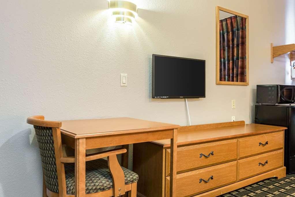 Econo Lodge Inn & Suites Peoria Illinois 객실 사진