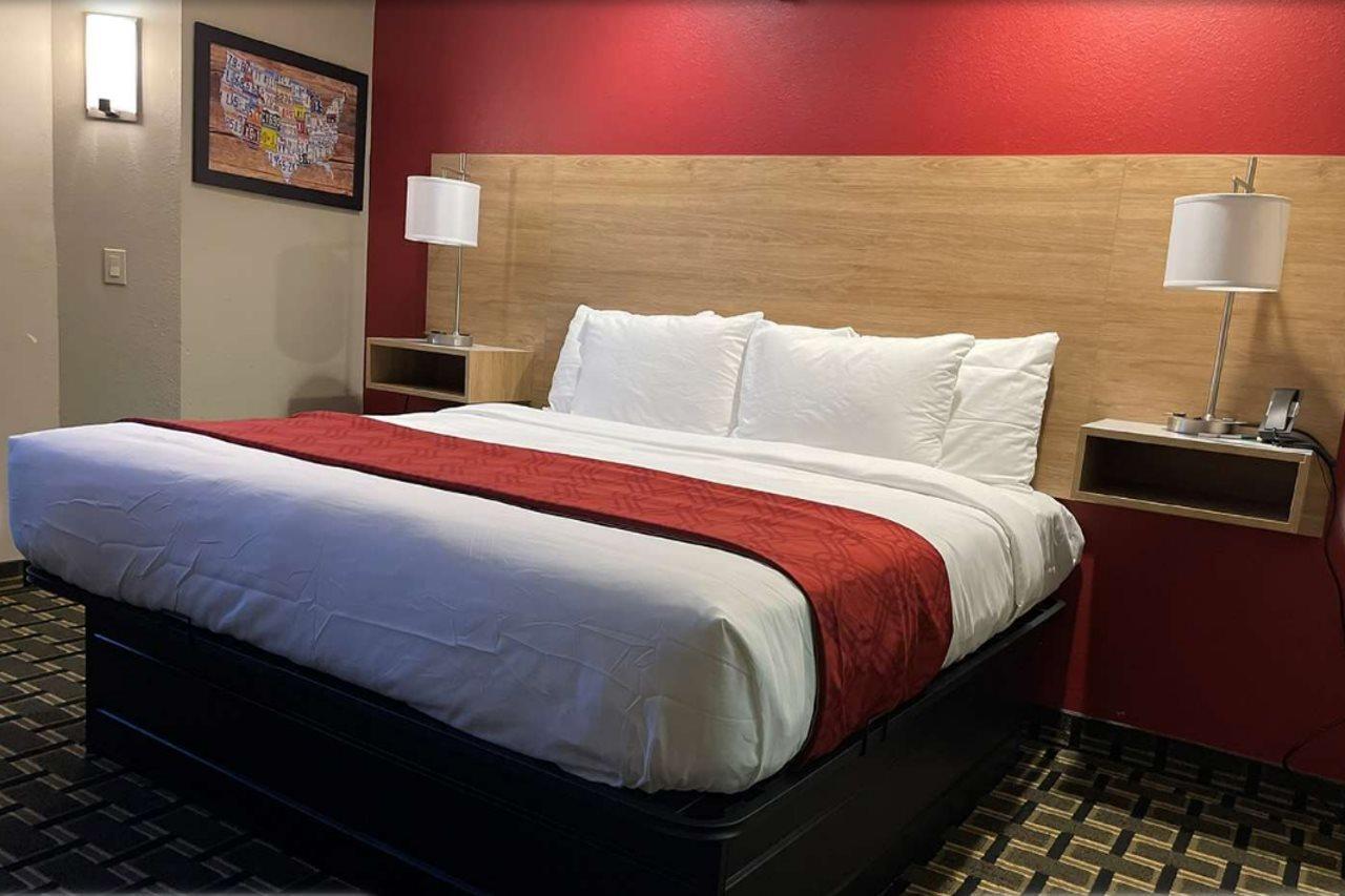 Econo Lodge Inn & Suites Peoria Illinois 외부 사진