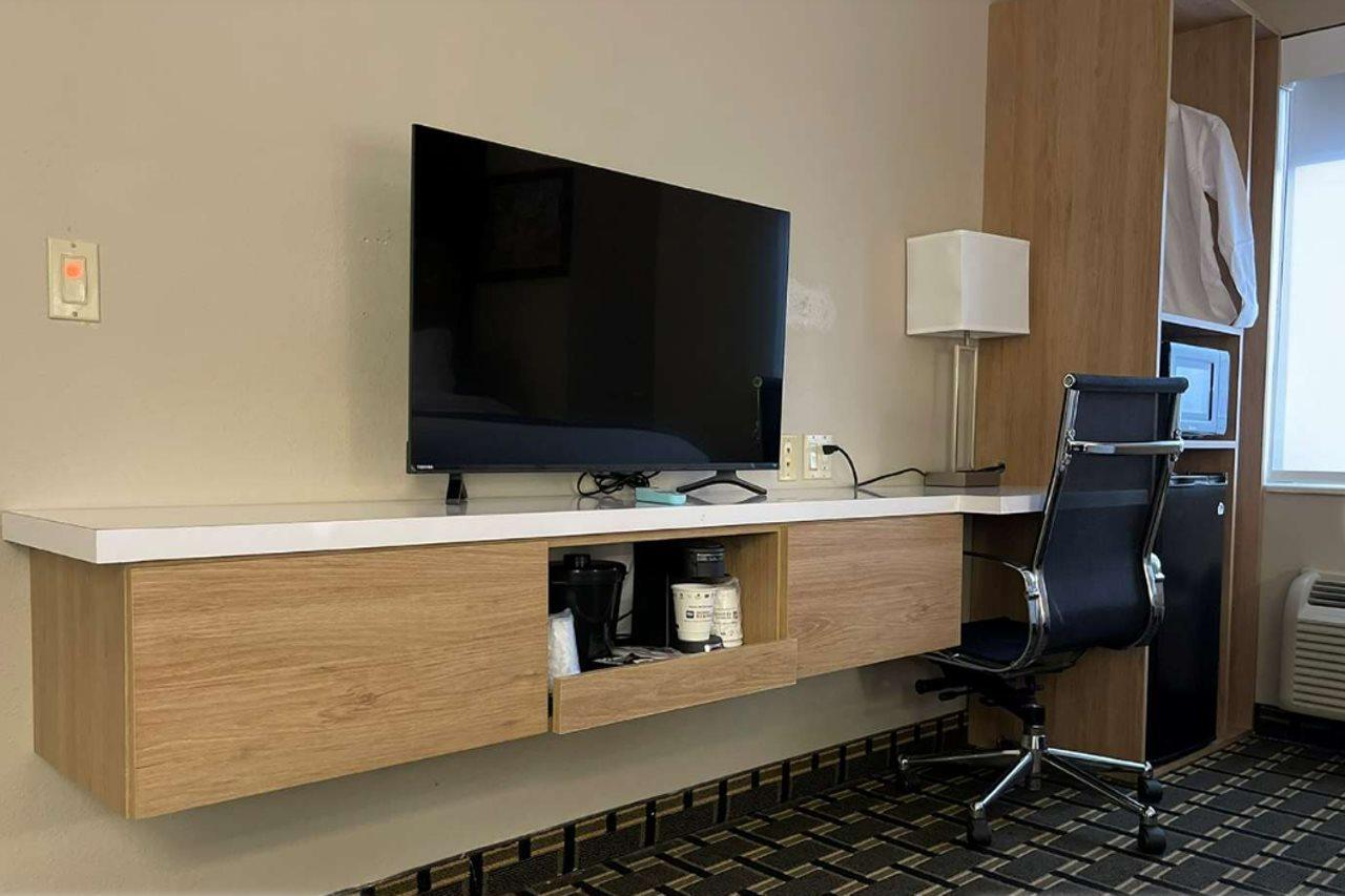Econo Lodge Inn & Suites Peoria Illinois 외부 사진
