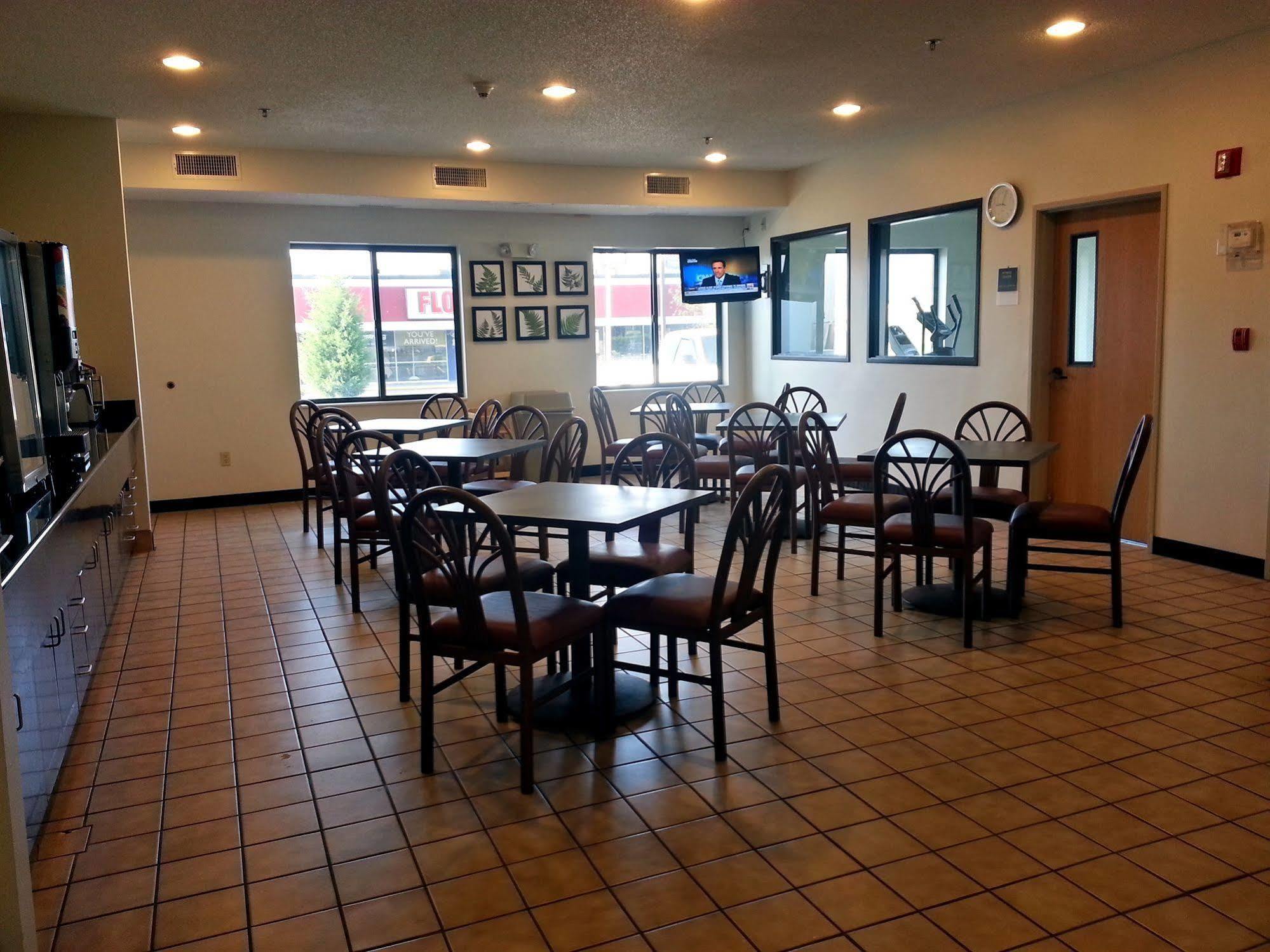 Econo Lodge Inn & Suites Peoria Illinois 외부 사진