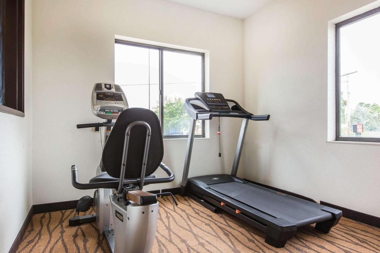 Econo Lodge Inn & Suites Peoria Illinois 외부 사진