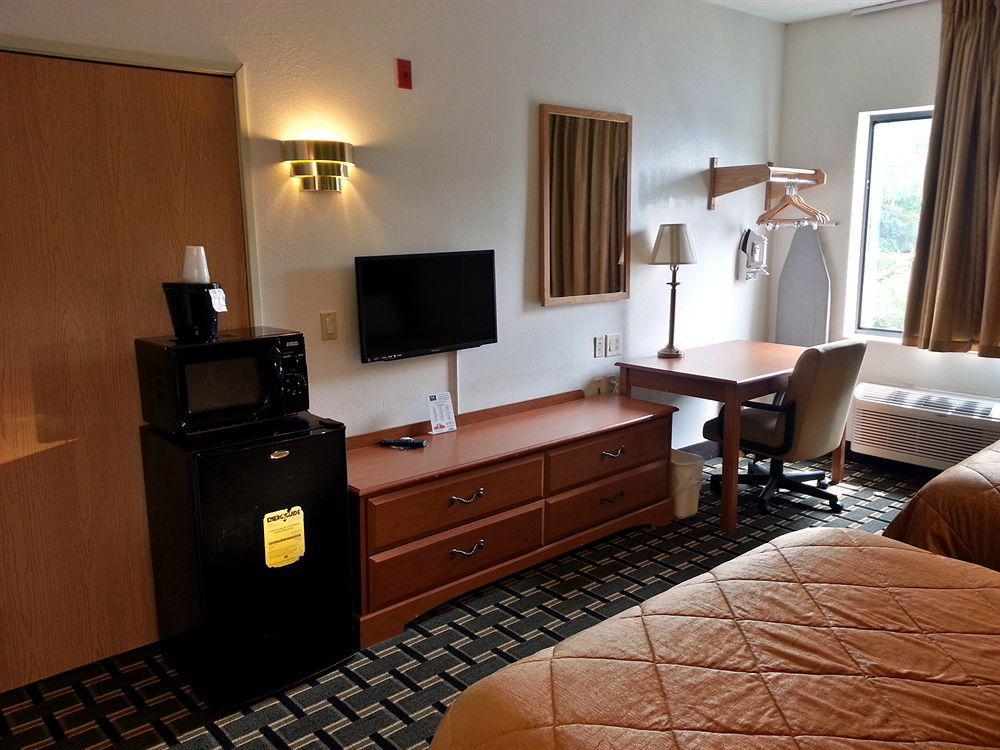Econo Lodge Inn & Suites Peoria Illinois 외부 사진